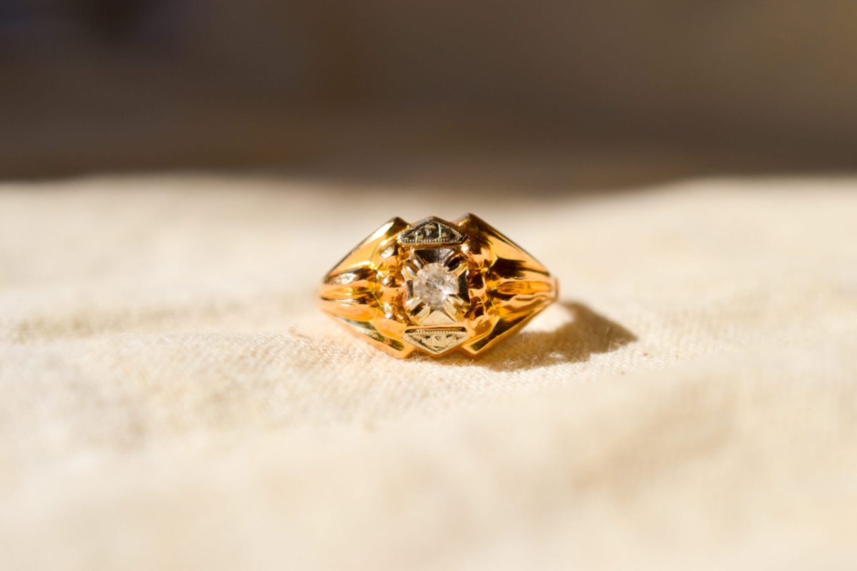 Bague Art Déco en Or jaune 18 carats sertie d'un Oxyde