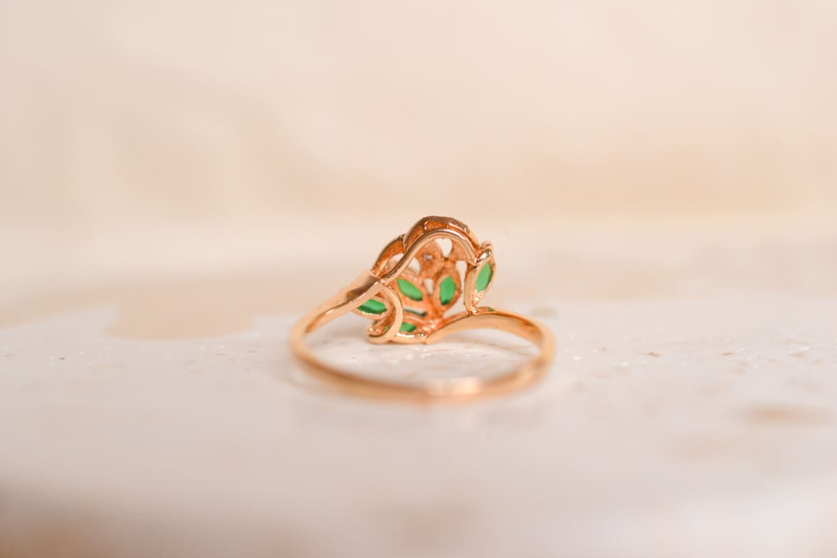 Bague Vintage en Or jaune 18 carats ornée de Chrysoprases et d'Oxydes