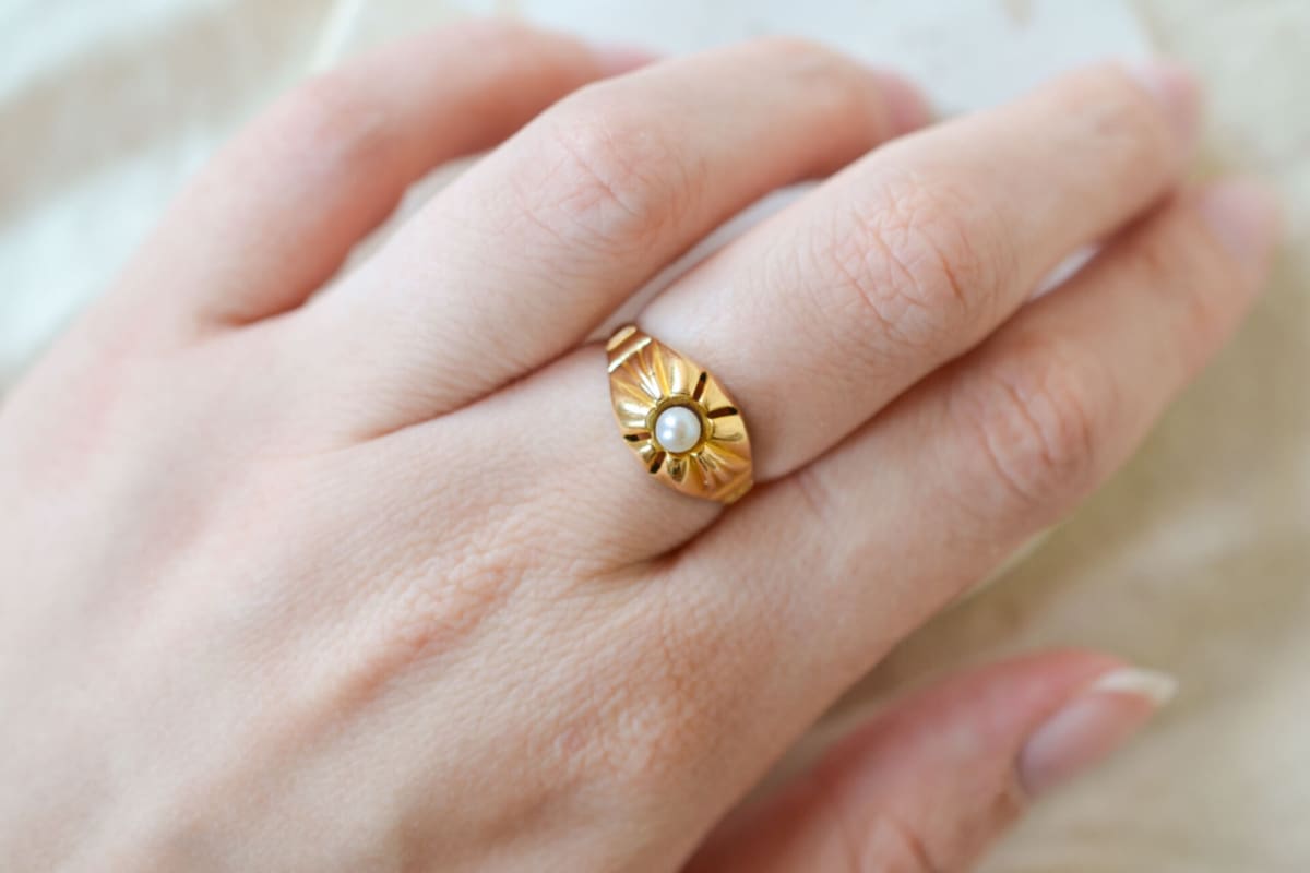Bague de fiançailles ancienne en Or jaune 18 carats ornée d'une Perle