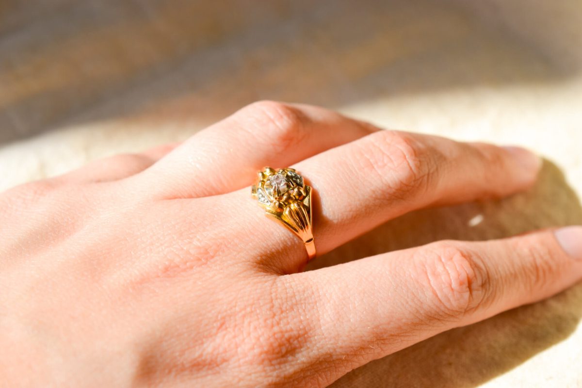 Bague de fiançailles ancienne en Or jaune 18 carats sertie d'une pierre blanche