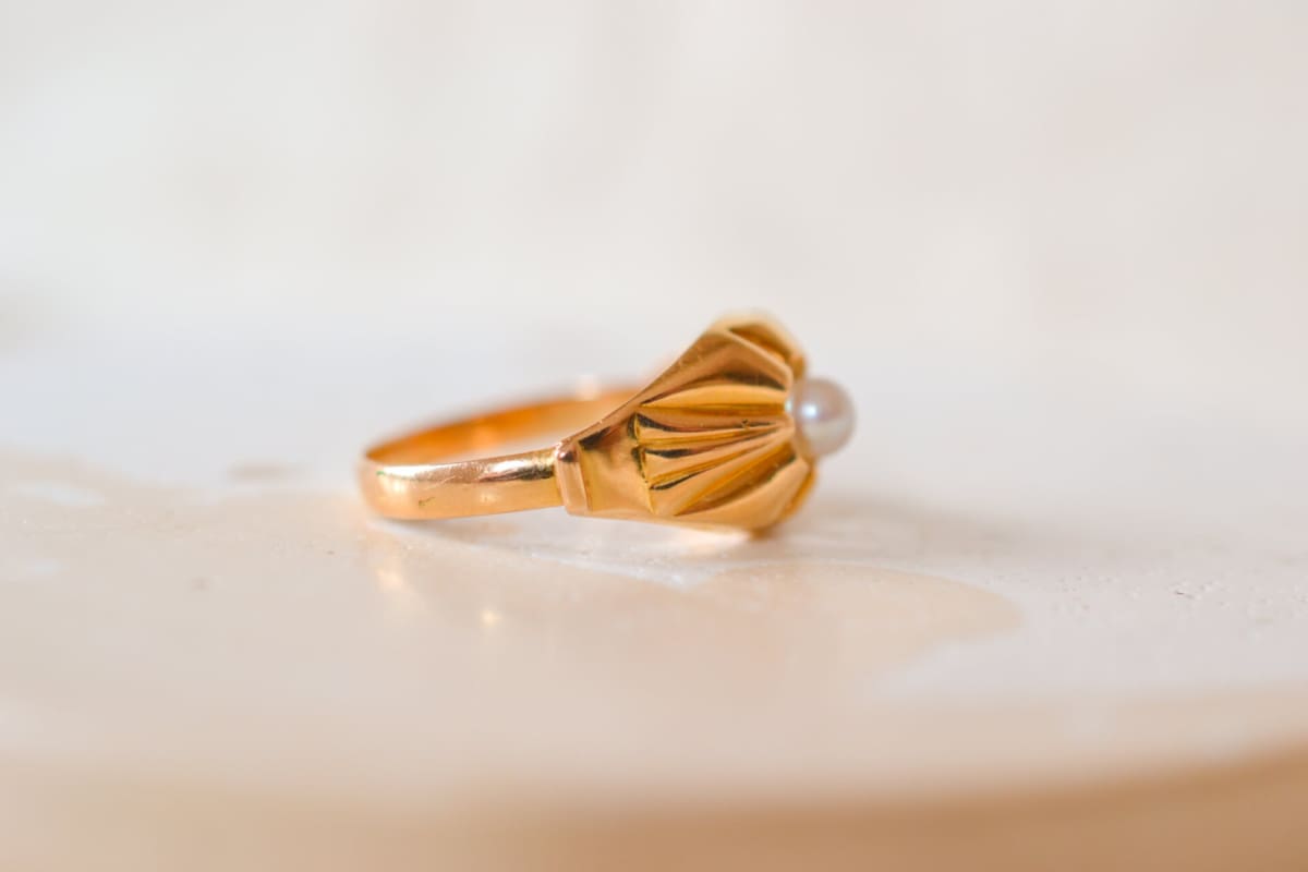 Bague dôme en Or jaune 18 carats ornée d'une Perle
