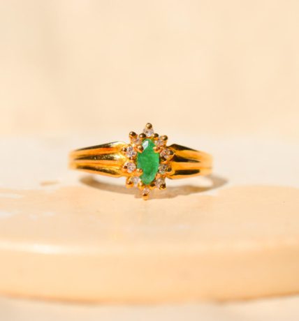 Bague Marguerite Emeraude et Diamants en Or jaune 18 carats