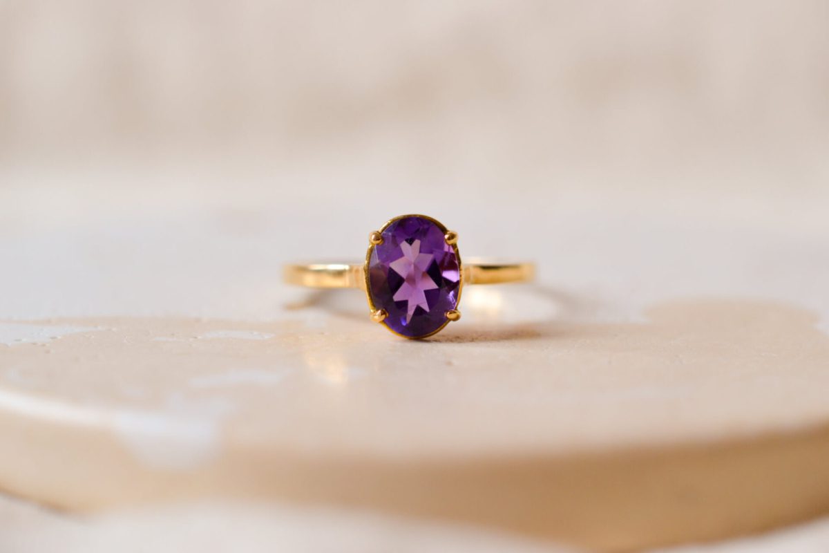 Bague Solitaire en Or jaune 18 carats sertie d'une Améthyste