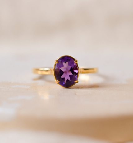 Bague Solitaire en Or jaune 18 carats sertie d'une Améthyste