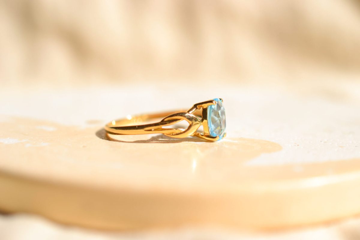 Bague Vintage en Or jaune 18 carats sertie d'une Topaze