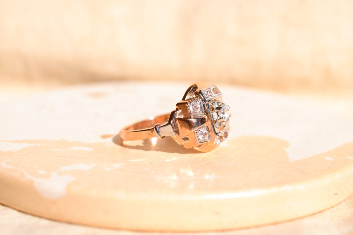 Bague ancienne en Or jaune 18 carats sertie d'Oxydes