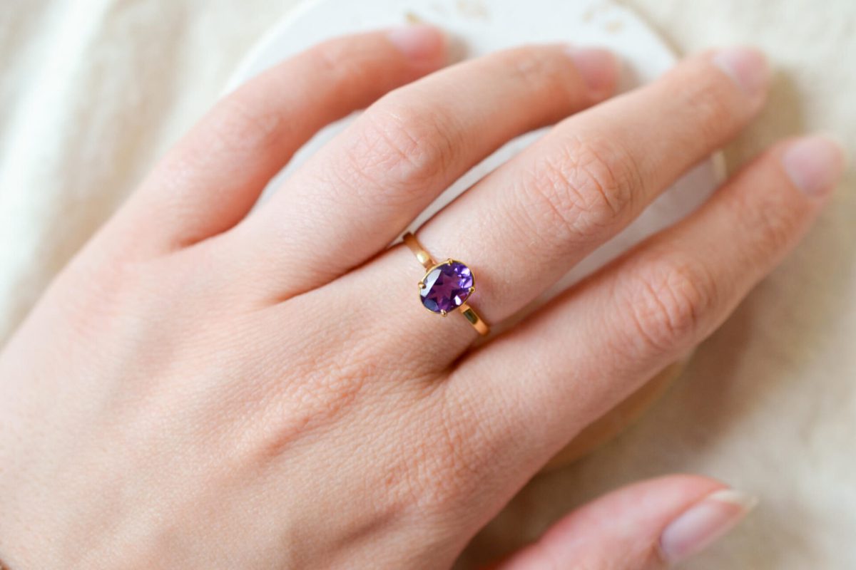 Bague de fiançailles ancienne en Or jaune 18 carats sertie d'une Améthyste