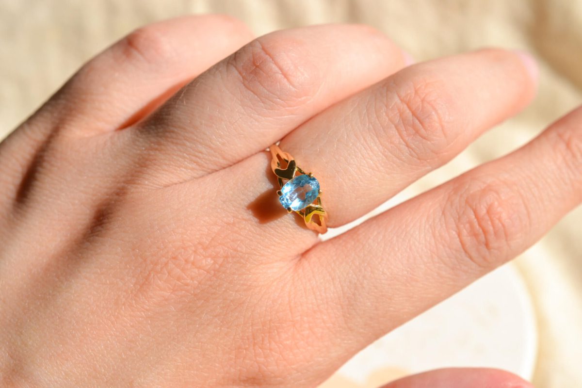 Bague de fiançailles ancienne en Or jaune 18 carats sertie d'une Topaze