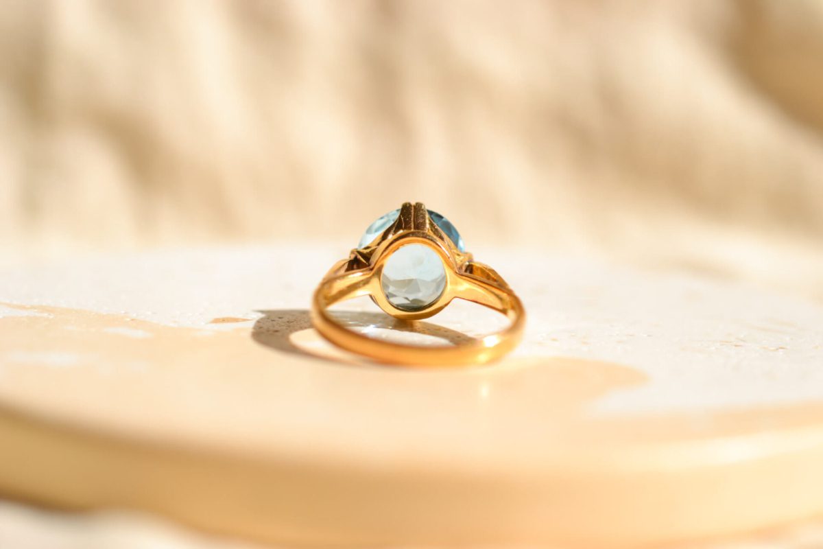 Bague en Or jaune 18 carats sertie d'une Aigue-Marine