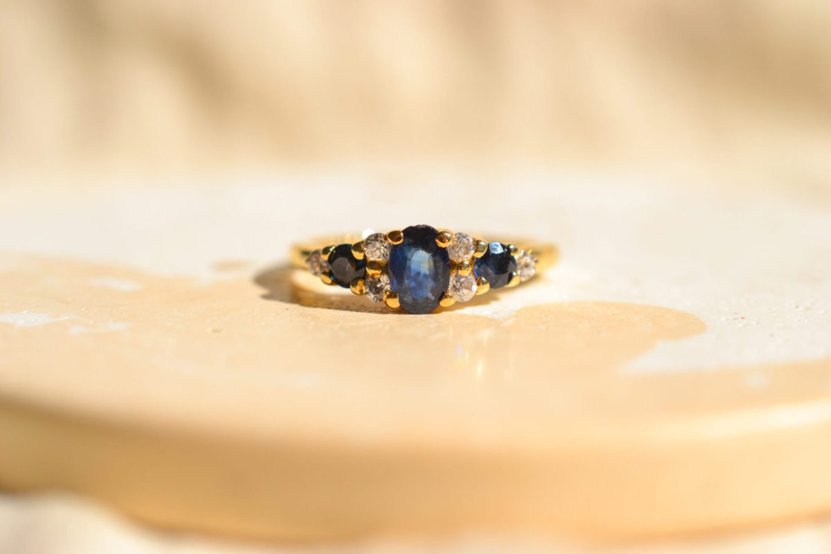 Bague trilogie en Or jaune 18 carats sertie de Saphirs et Oxydes