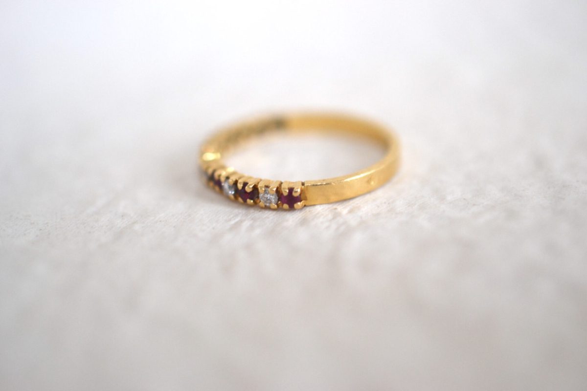 bague demi americaine rubis diamants