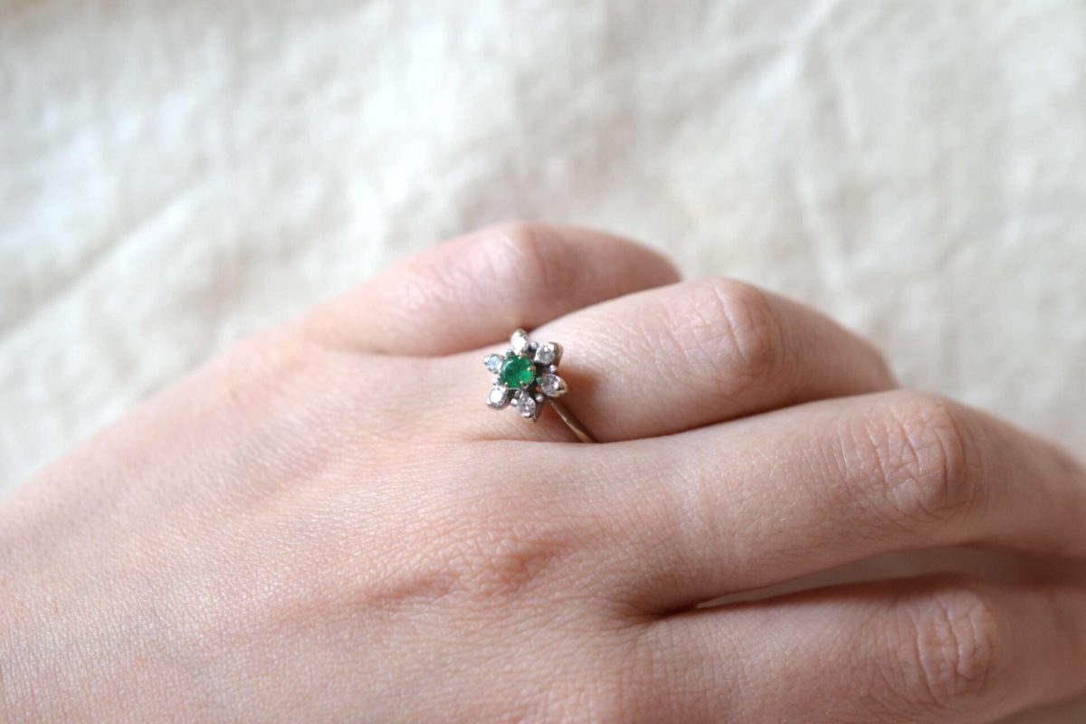 bague fleur émeraude