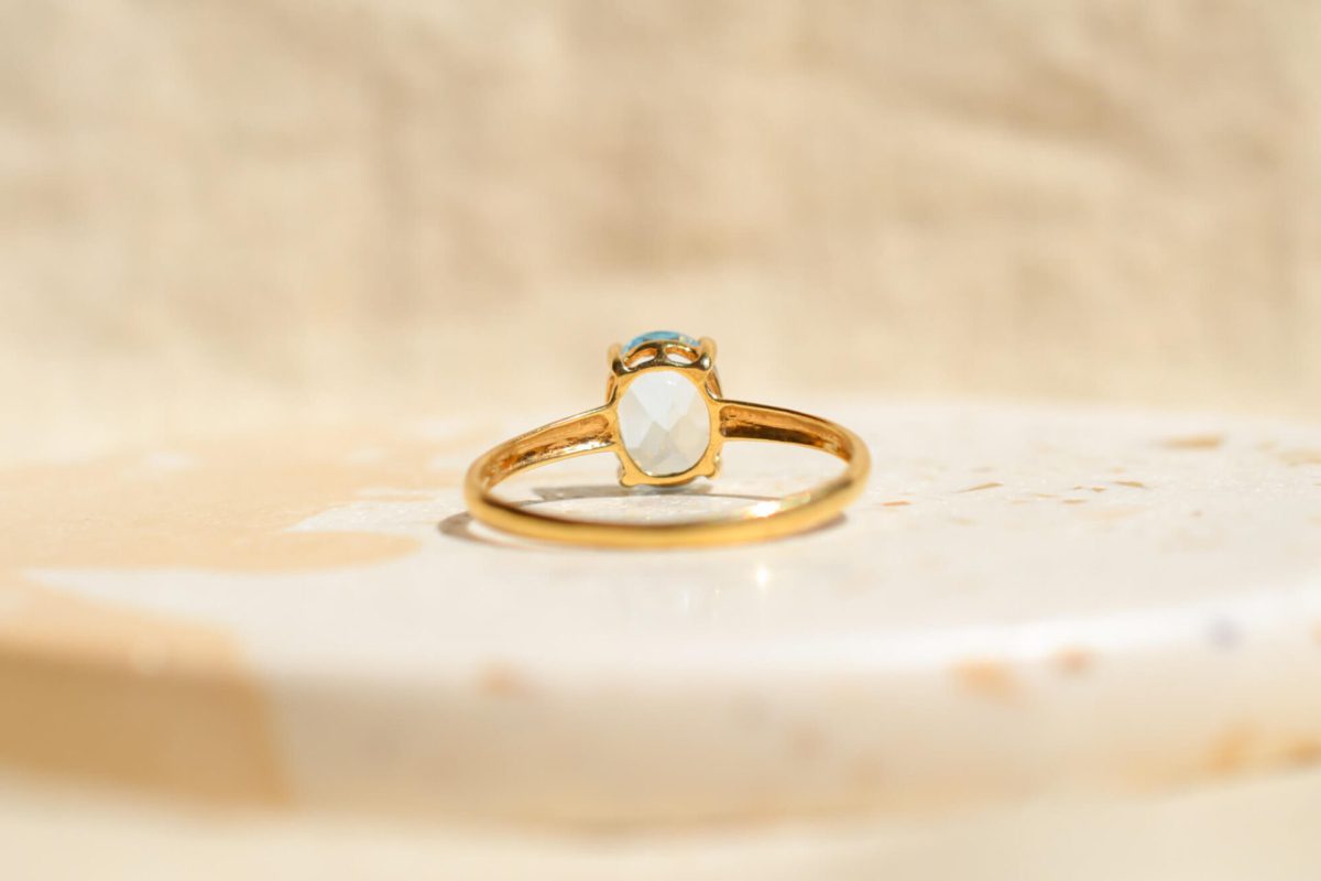 Bague Vintage en Or jaune 18 carats sertie d'une Aigue-Marine