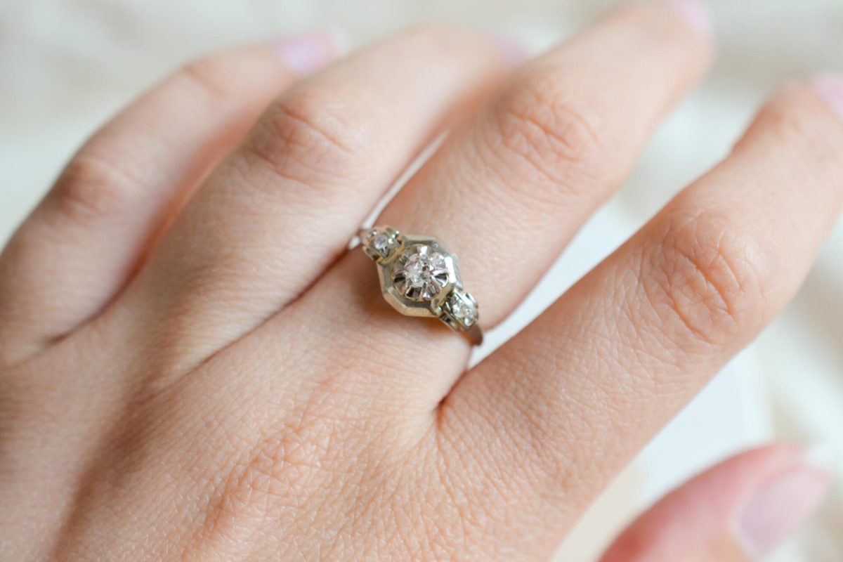 Bague de fiançailles ancienne en Or blanc 18 carats sertie d'un Diamant