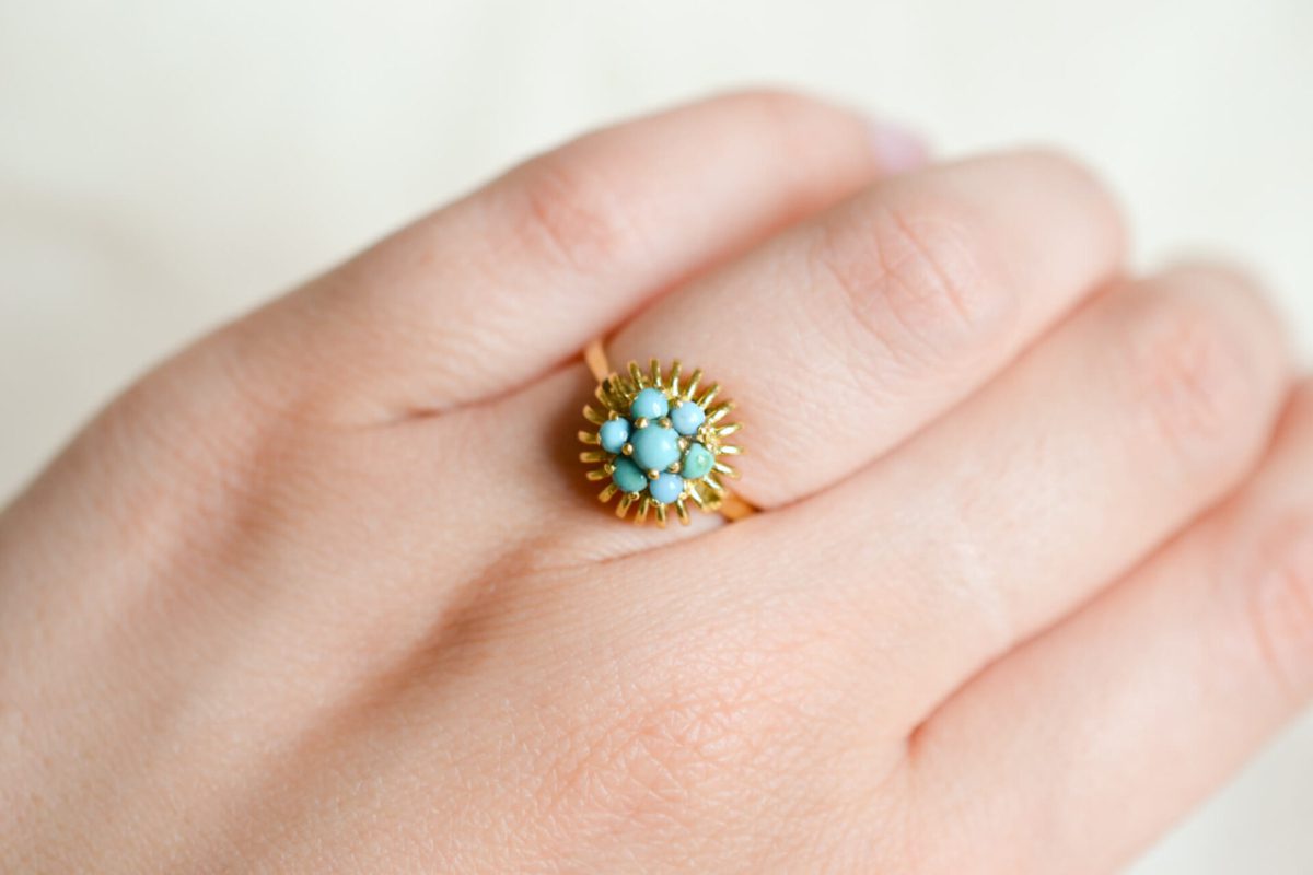 Bague de fiançailles ancienne en Or jaune 18 carats sertie de Turquoises