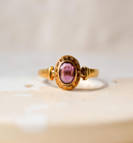 Bague en Or jaune 18 carats sertie clos d'une Améthyste