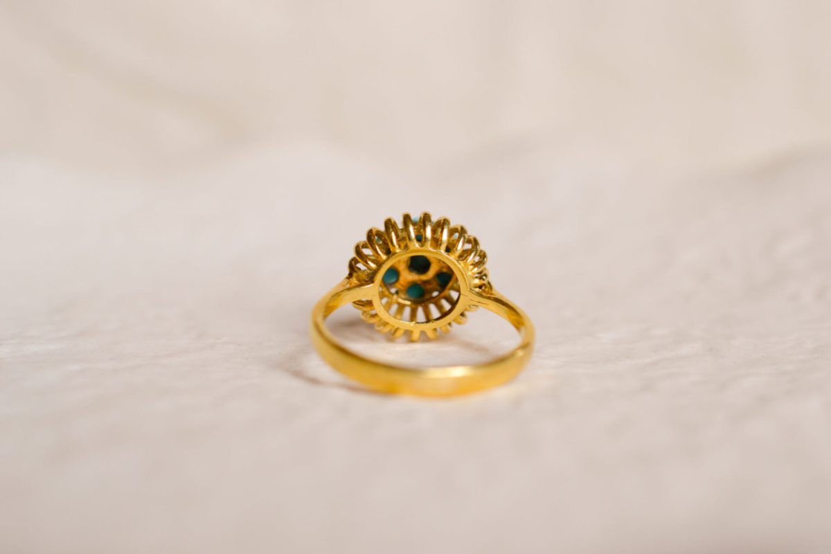 Bague fleur en Or jaune 18 carats sertie de Turquoises