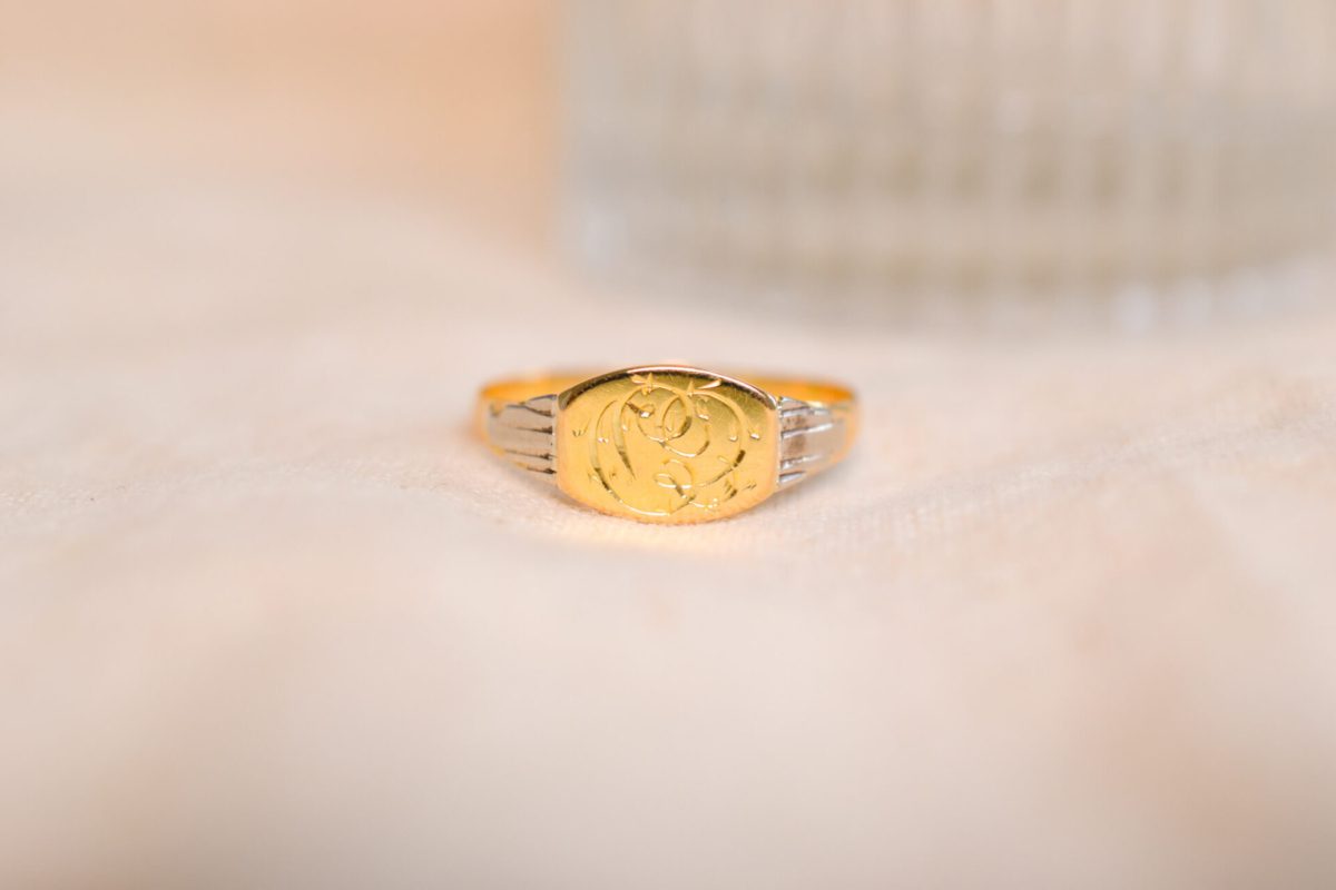 Chevalière ancienne en Or jaune et Or blanc 18 carats