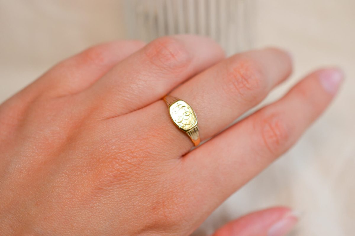 Chevalière gravée en Or jaune et Or blanc 18 carats