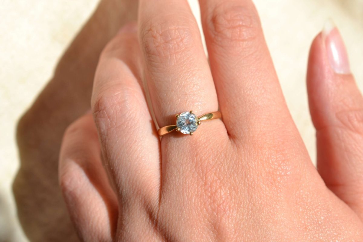 bague pierre bleue or 18K