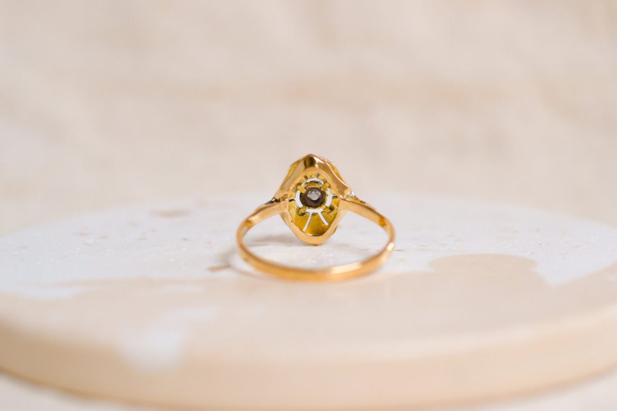 Bague Vintage en Or jaune et Or blanc 18 carats sertie d'un Diamant