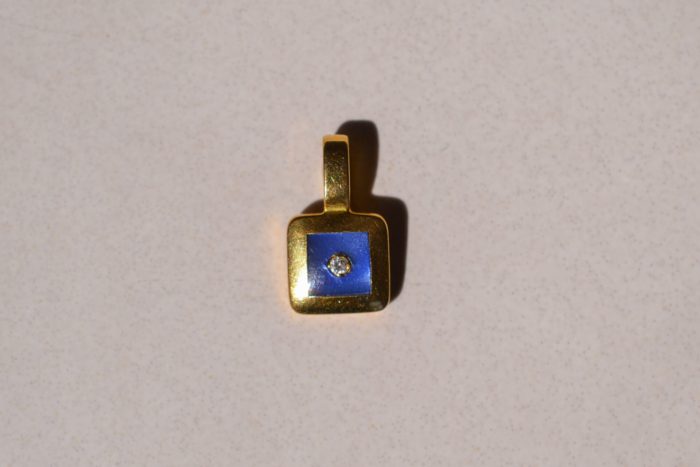 Médaille or et émail de Limoges