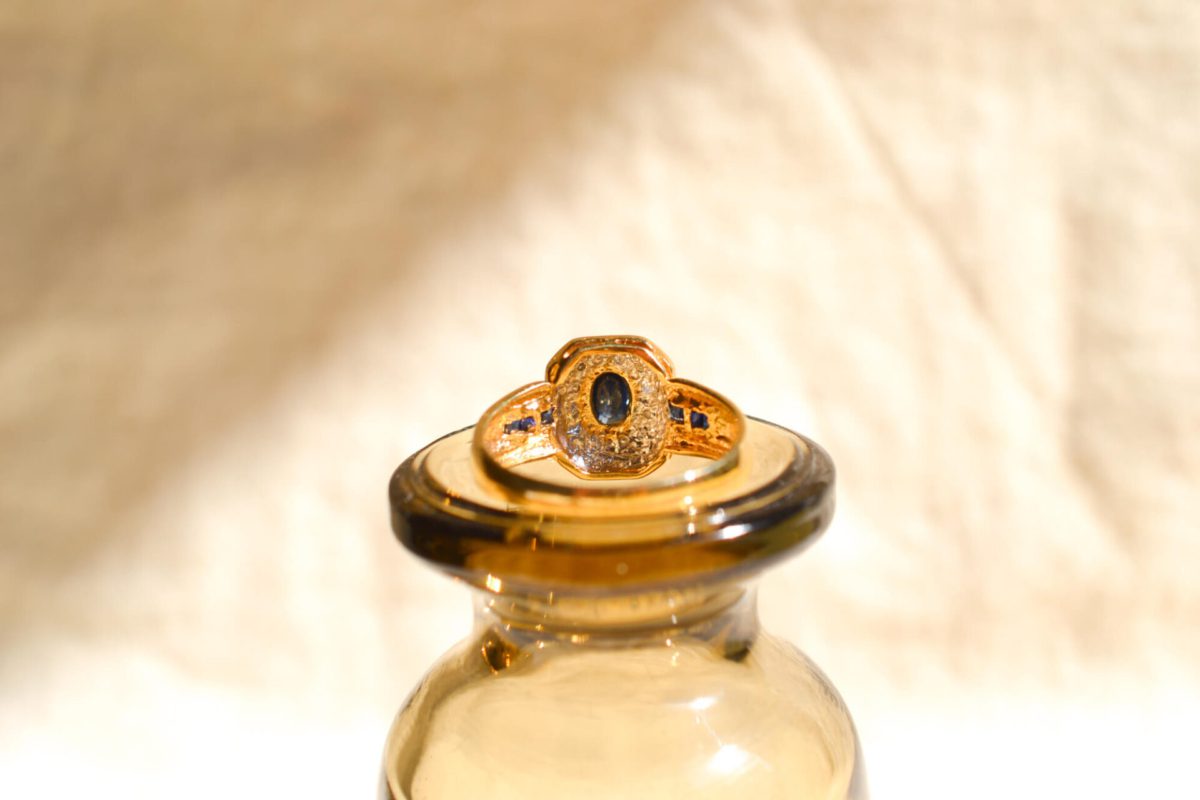 Bague Vintage en Or jaune 18 carats sertie de Saphirs et de Diamants