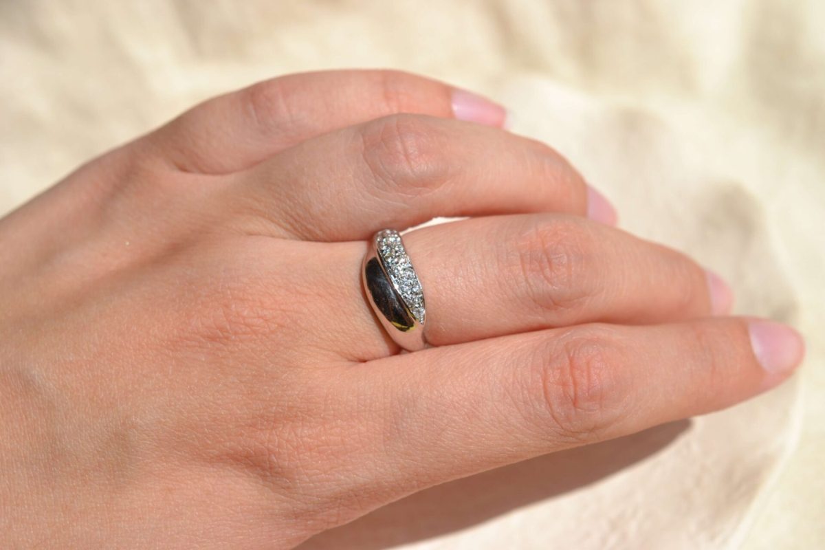 bague de fiançailles or blanc diamants