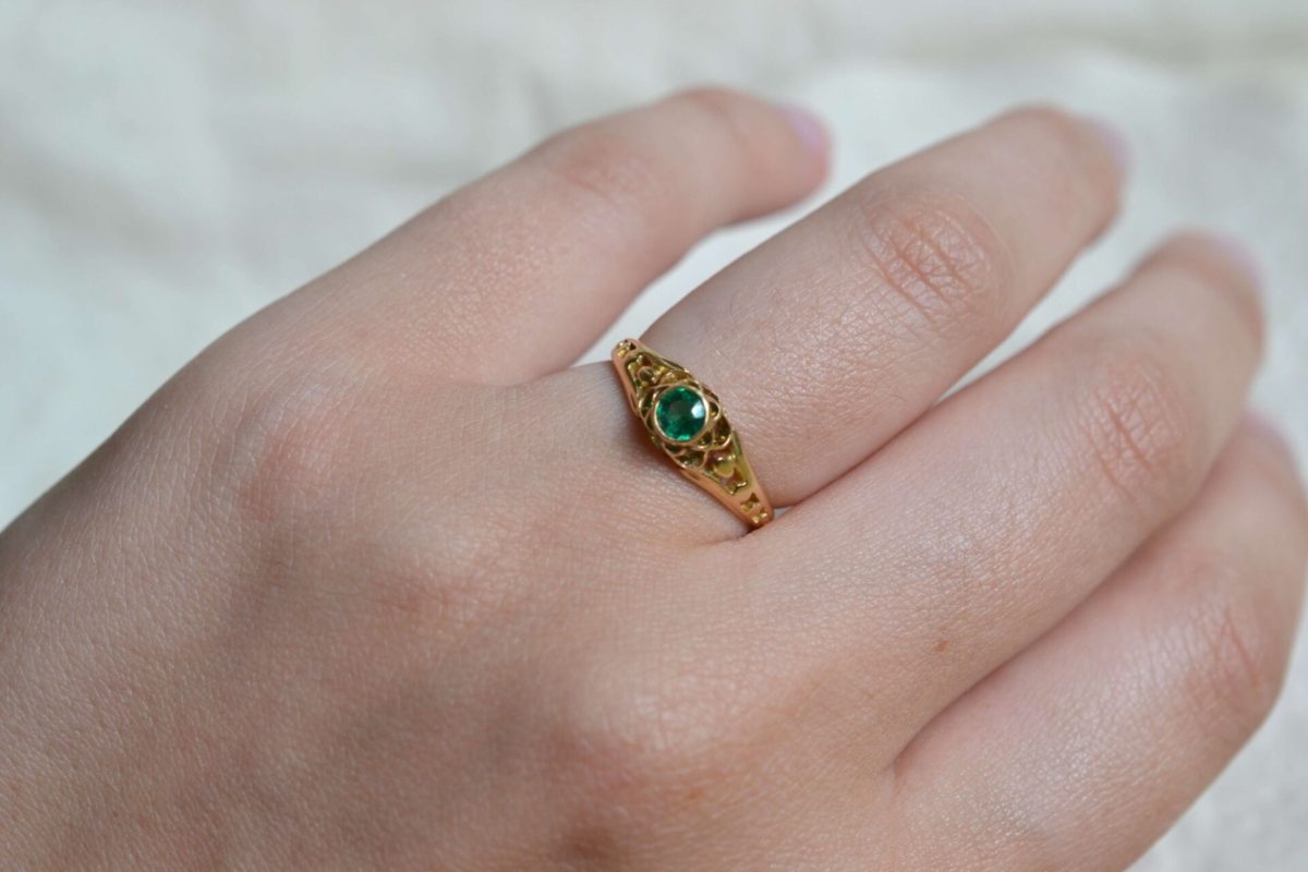 bague émeraude fleur or jaune