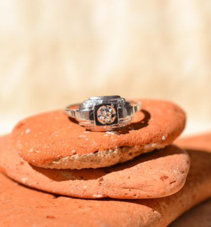 Bague Art Déco en Or blanc 18 carats sertie d'un Diamant