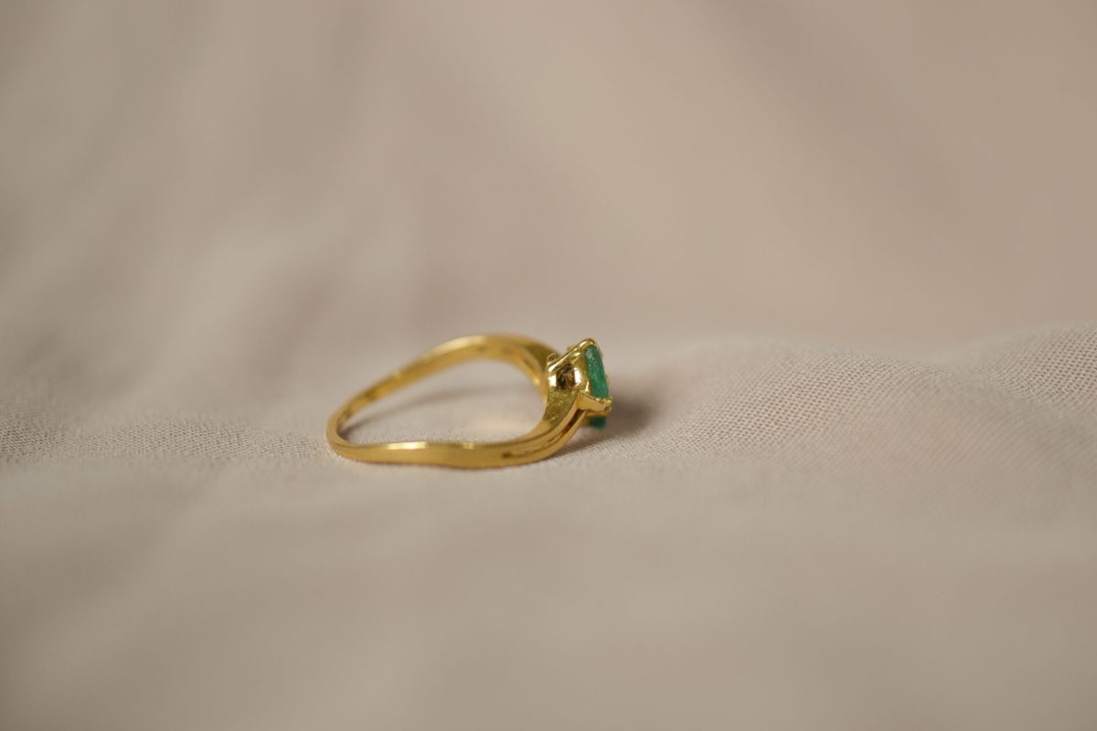 Bague Or Jaune Émeraude et Diamants