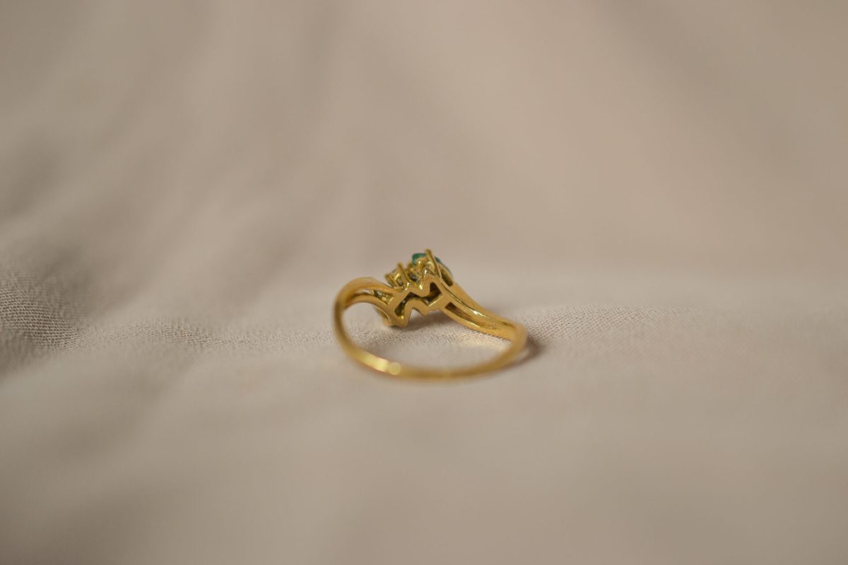 Bague Or Jaune Émeraude et Diamants