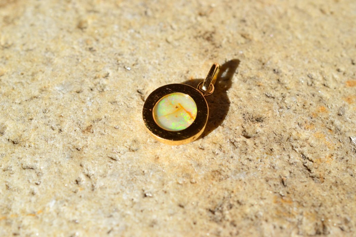 Pendentif Opale sertie clos