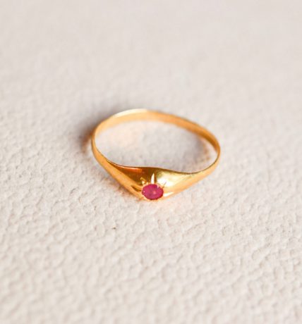 Bague jonc Rubis décor étoilé