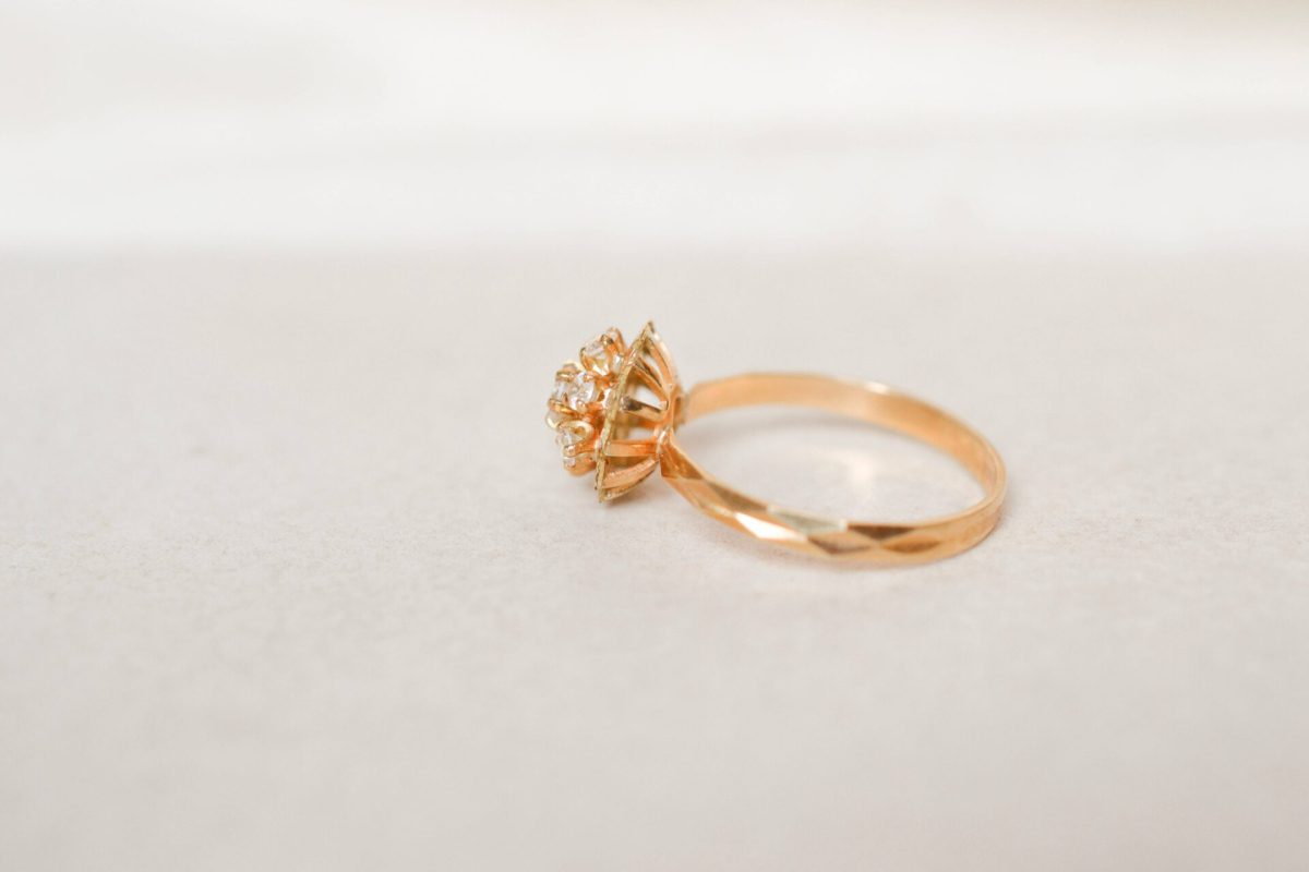 Bague Fleur Vintage 7 pierres blanches