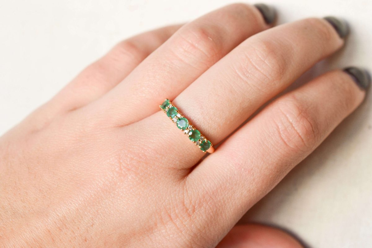 bague jarretiere vintage or jaune diamants et emeraudes