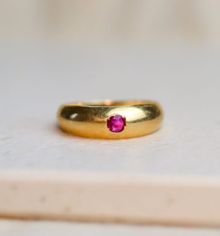 Bague Jonc en Or jaune 18 carats sertie d un rubis rond - bague ancienne