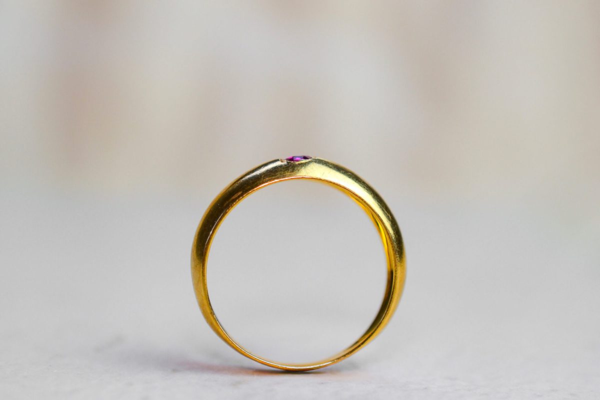 Bague Jonc en Or jaune 18 carats sertie d un rubis rond - bague mariage