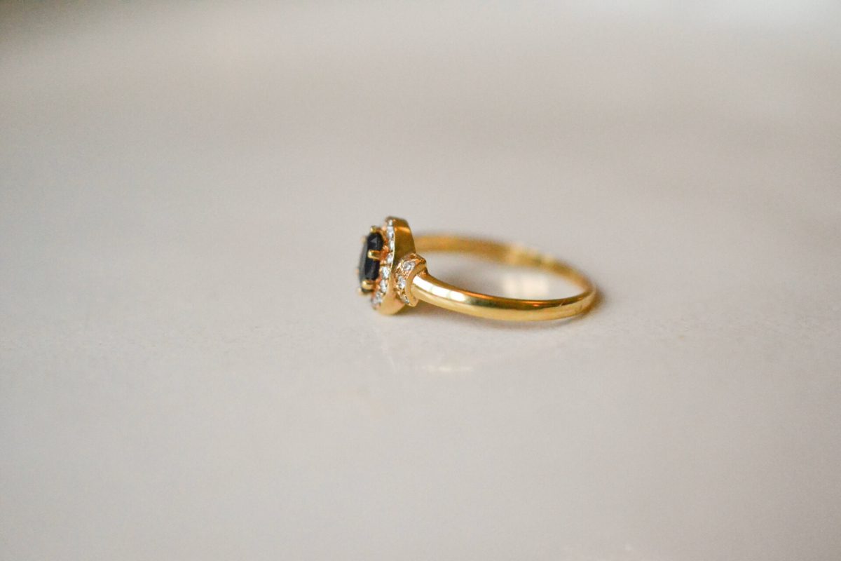 Bague monture ovale Saphir Diamants