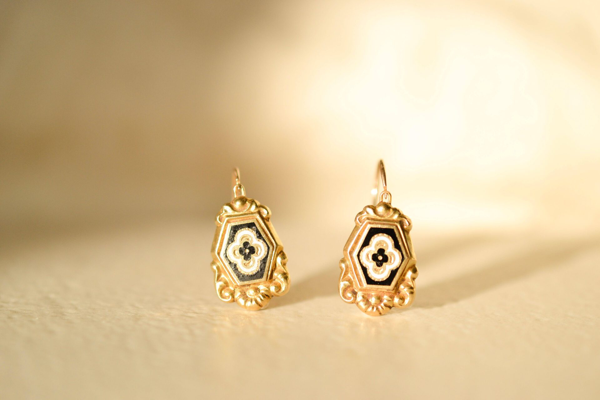 Dormeuses Vintage or jaune et vert 18 carats 