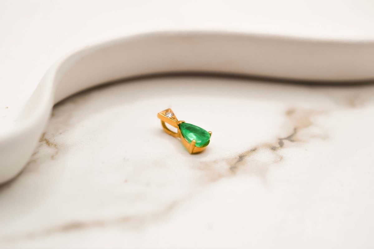 Pendentif goutte Emeraude