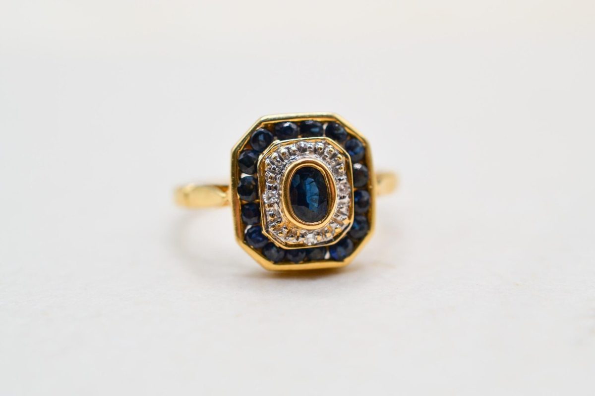 bague octogonale en or jaune sertie de saphirs et diamants - bague ancienne