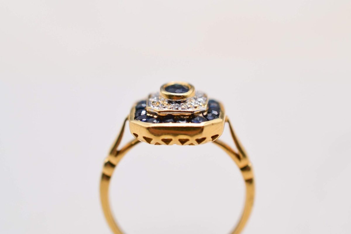 bague octogonale en or jaune sertie de saphirs et diamants - bague de seconde main