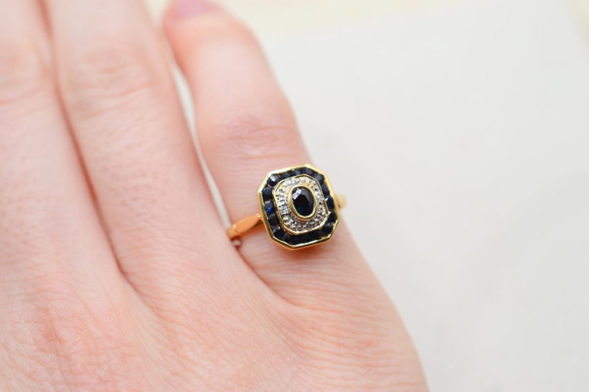 bague octogonale en or jaune sertie de saphirs et diamants - bague de fiancailles