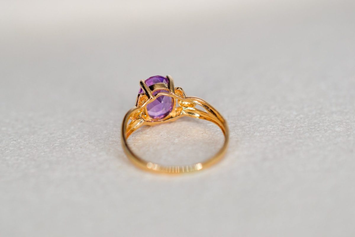 bague en or jaune sertie d une amethyste - bague eco responsable