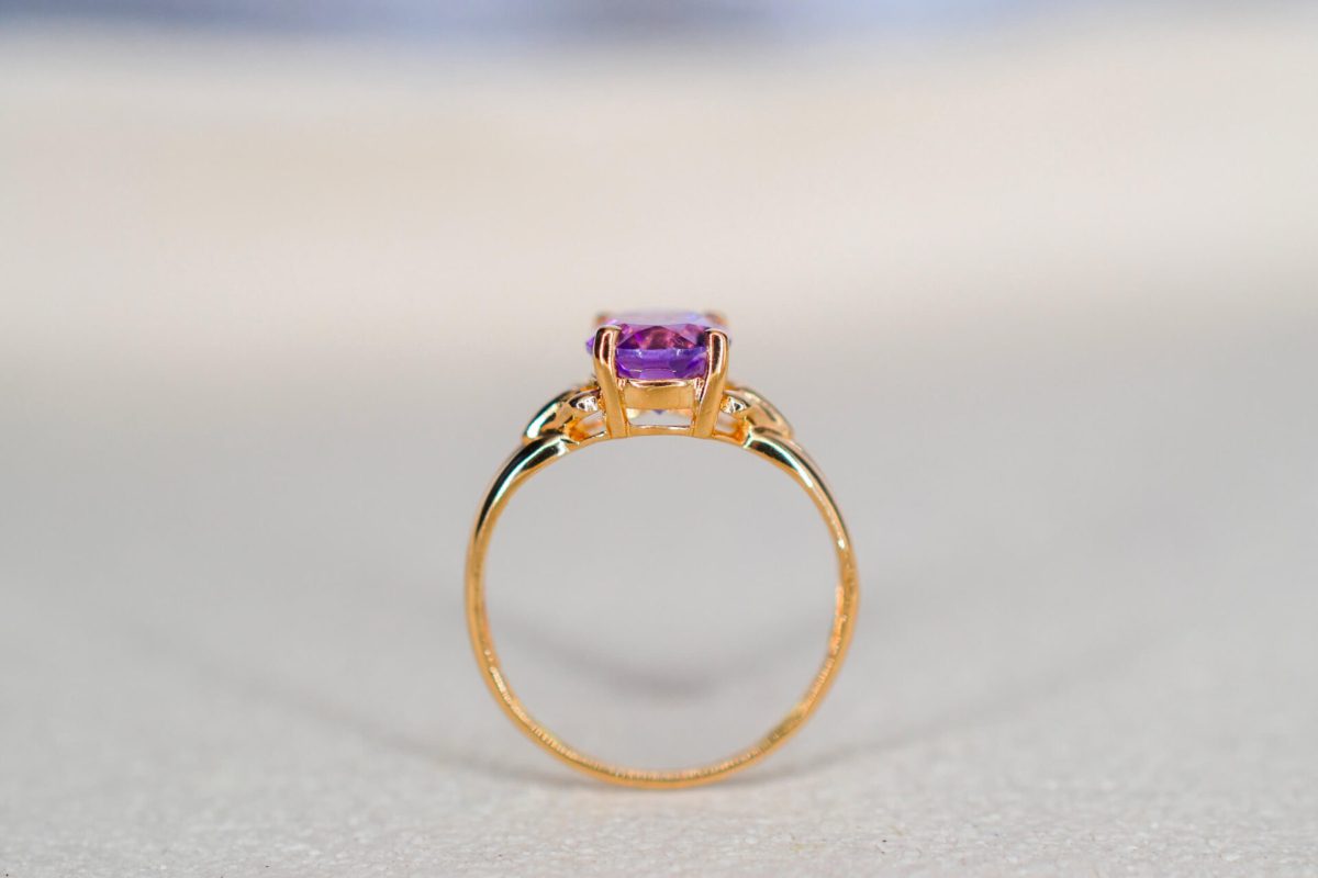 bague en or jaune sertie d une amethyste - bague femme