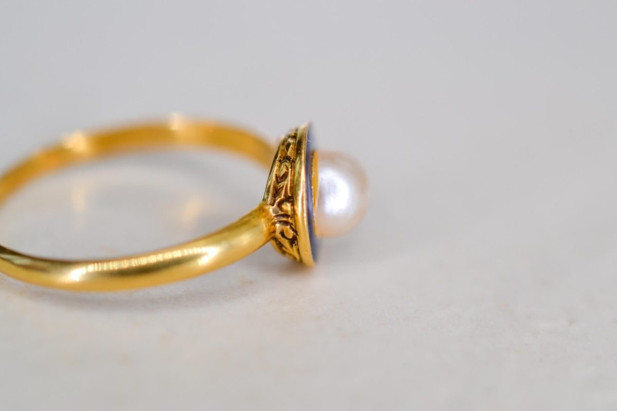 Bague Vintage Or jaune perle blanche