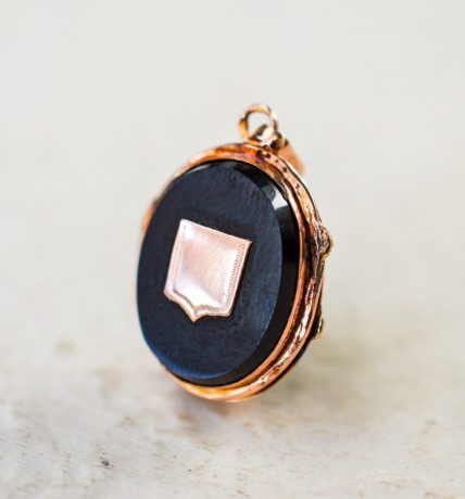 Medaillon Onyx a motif ecusson en Or - pendentif ancien