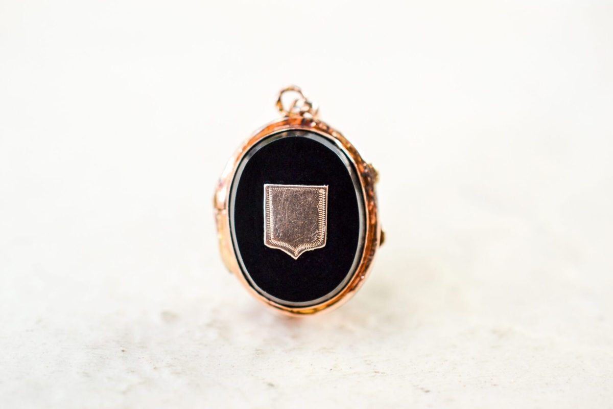 Medaillon Onyx a motif ecusson en Or - pendentif vintage