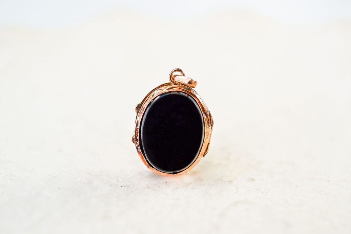 Medaillon Onyx a motif ecusson en Or - pendentif retro